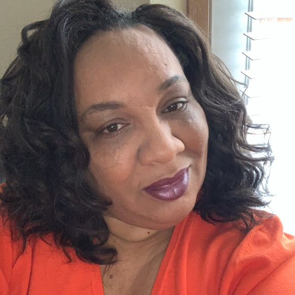 Meet your Posher, Darlene - Picture 2 of 3